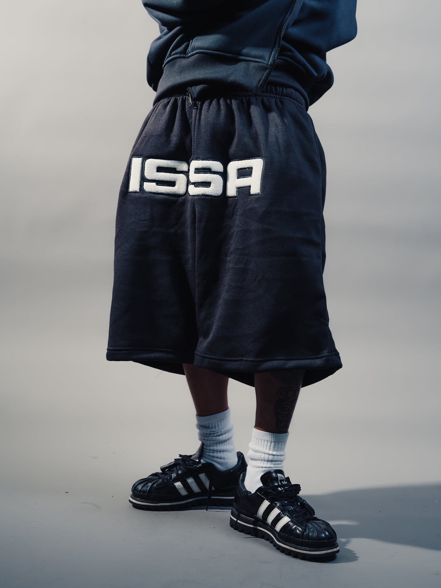 ISSA OG SWEATSHORT